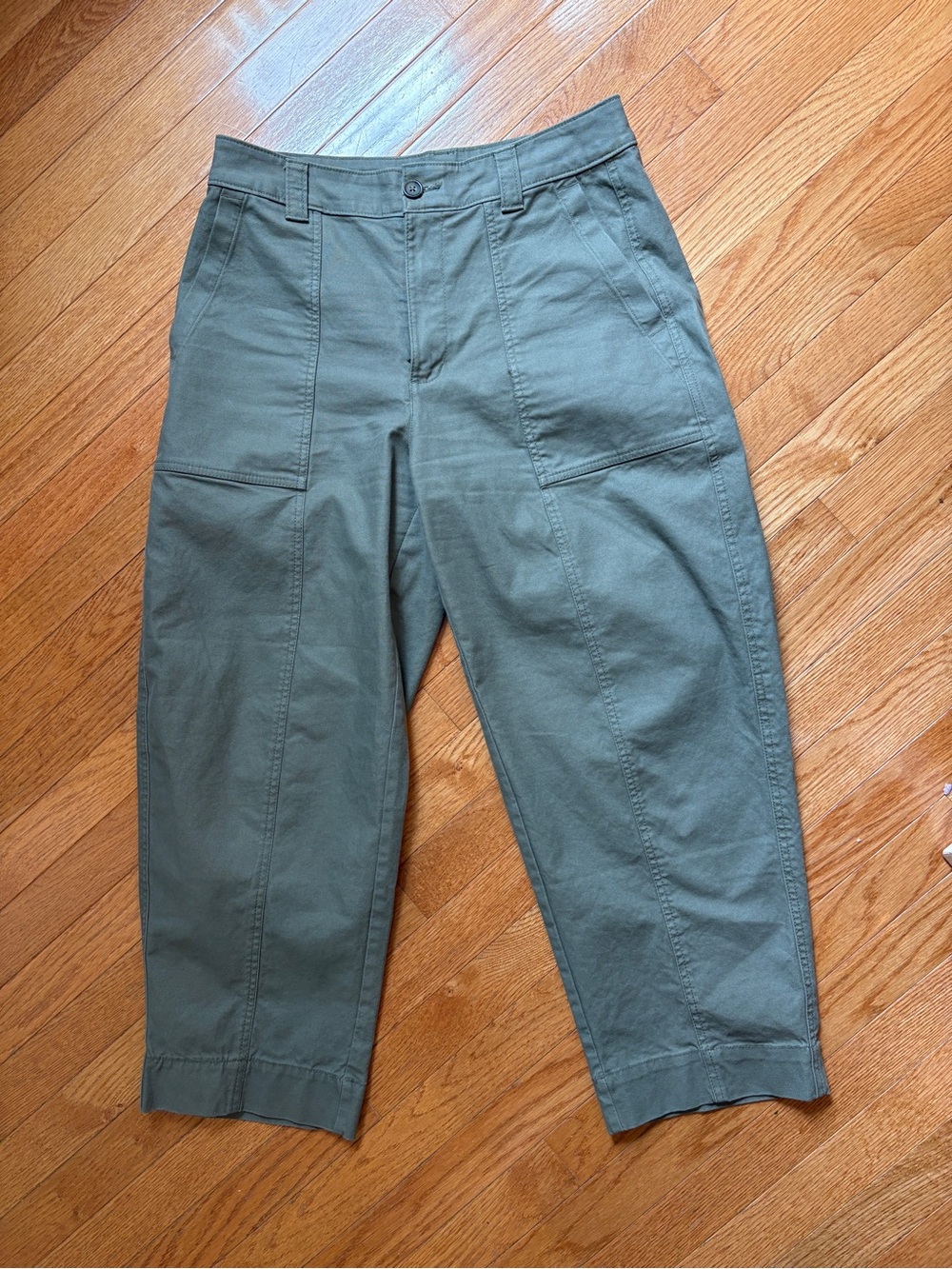 NWOT Old Navy women’s high-rise barrel leg pants army green
